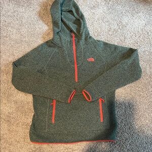 The North Face Women’s 1/2 Zip Hooded Fleece|Forest Green & Coral|M
